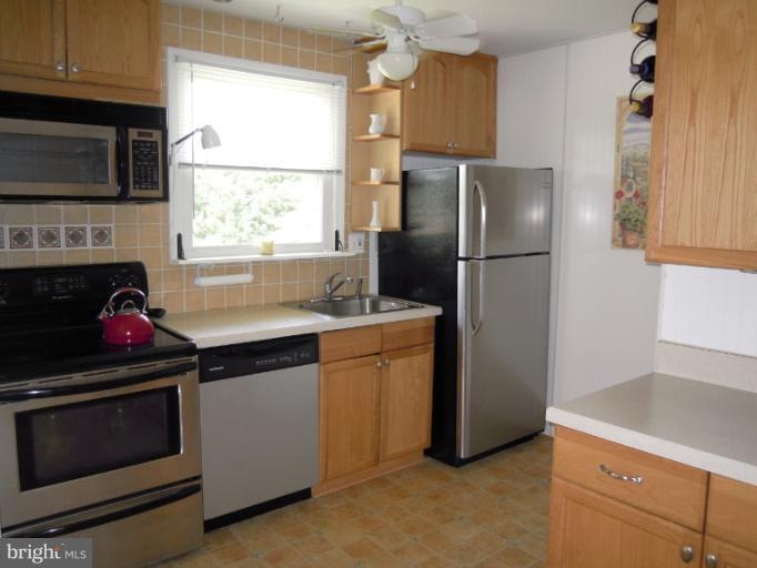 1212 Saint Andrews Way, Baltimore, MD 21239 - photo 1