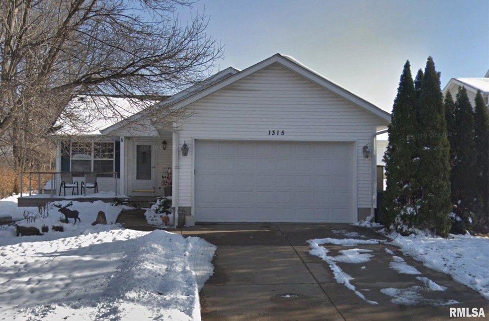 1315 18th St, Bettendorf, IA 52722 - photo 1