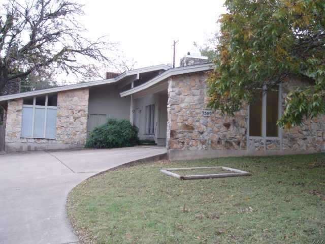 Exterior Front : More pictures coming after pictur