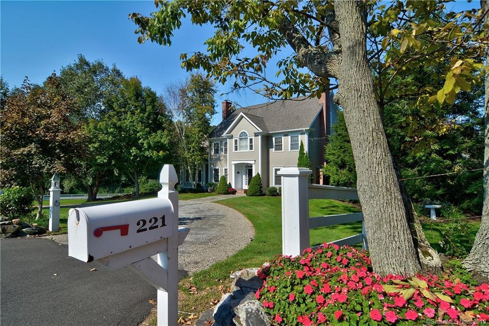 221 Meetinghouse Ln, Orange, CT 06477 - photo 1
