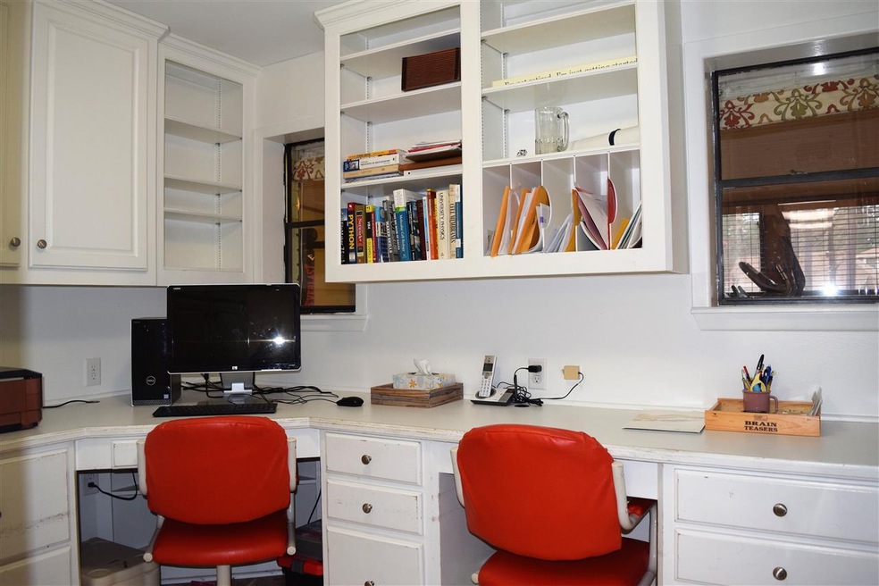 941 Clear Creek Dr, Texarkana, TX 75503 - photo 1