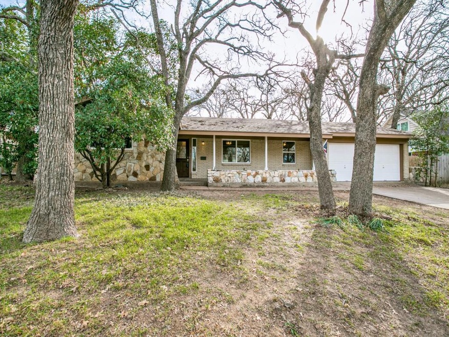 533 Hillview Dr, Hurst, TX 76054 - photo 1
