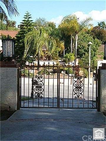 Front yard gate