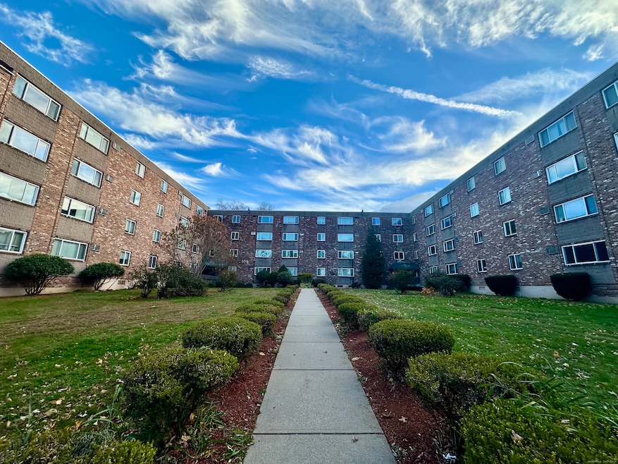 111 Sherbrooke Ave unit 128, Hartford, CT 06106 - photo 1