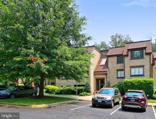 1631 Parkcrest Cir unit 300, Reston, VA 20190 - photo 1