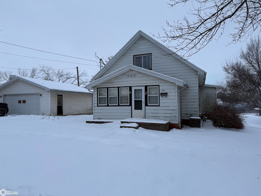 507 N Hayes St, Mount Ayr, IA 50854 - photo 1