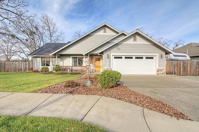 1040 SE Jerrine St, Grants Pass, OR 97527 - photo 1