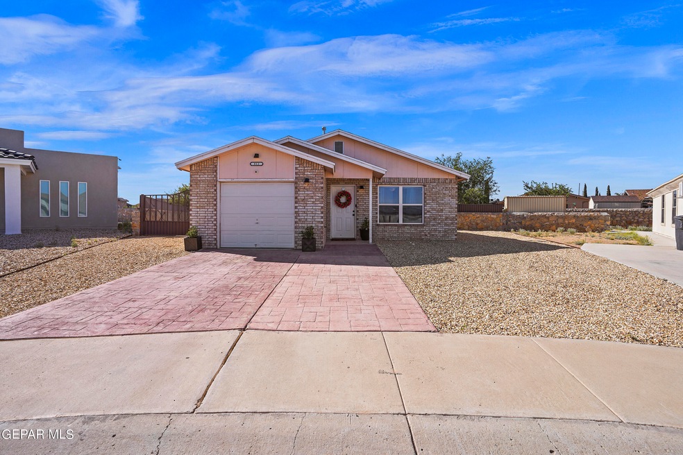 812 Andrea Kufner, Horizon City, TX 79928 - photo 1