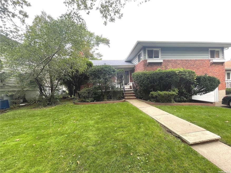 262-37 Grand Central Pkwy, Little Neck, NY 11362 - photo 1