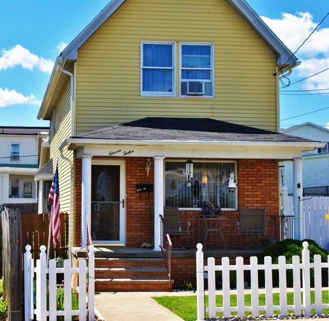 1112 Snyder Ave, Scranton, PA 18504 - photo 1