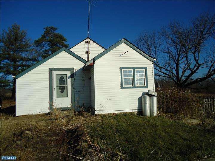 930 Cedar Ln, Newtown, PA 18940 - photo 1