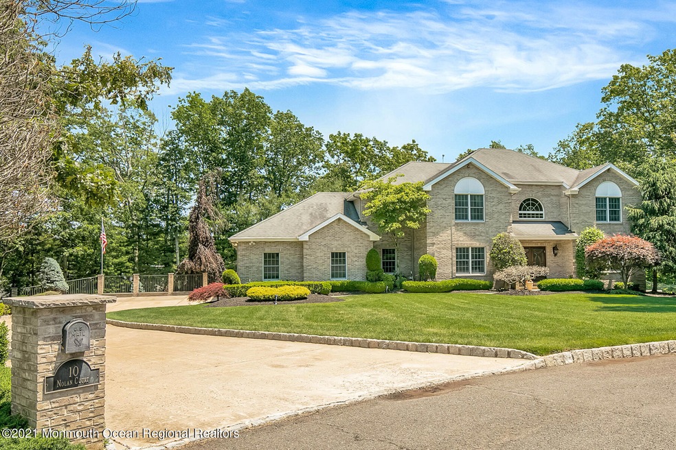 Welcome to 10 Nolan Ct, Middletown