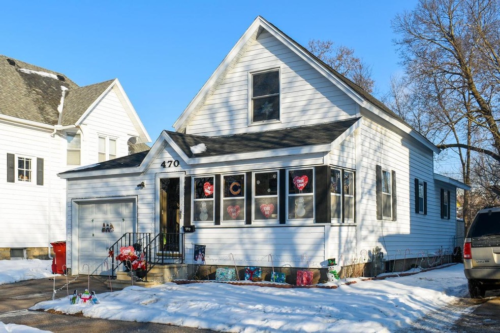 1 Front View & Garage