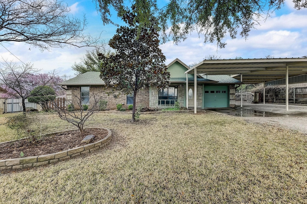 3217 Oak Ln, Weatherford, TX 76088 - photo 1