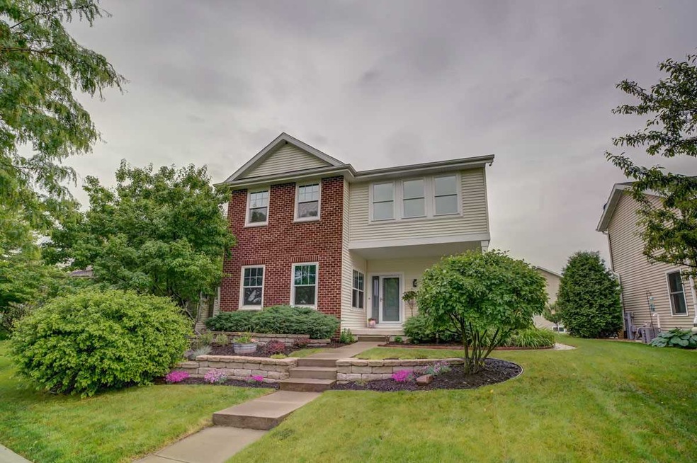 2842 Big Bluestem Pkwy, Fitchburg, WI 53711 - photo 1