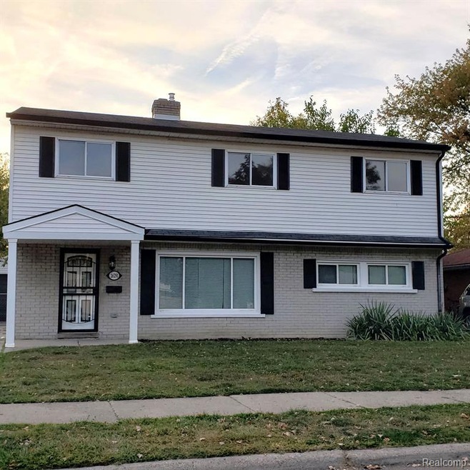 26291 Lehner St, Roseville, MI 48066 - photo 1