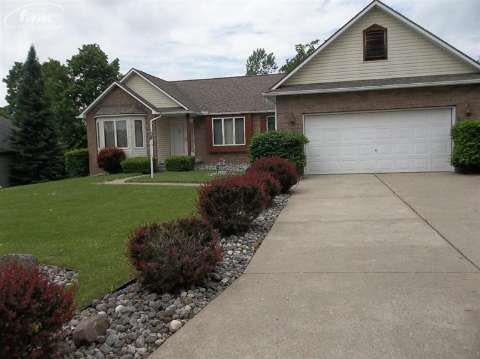 5340 Oakhill Dr, Swartz Creek, MI 48473 - photo 1