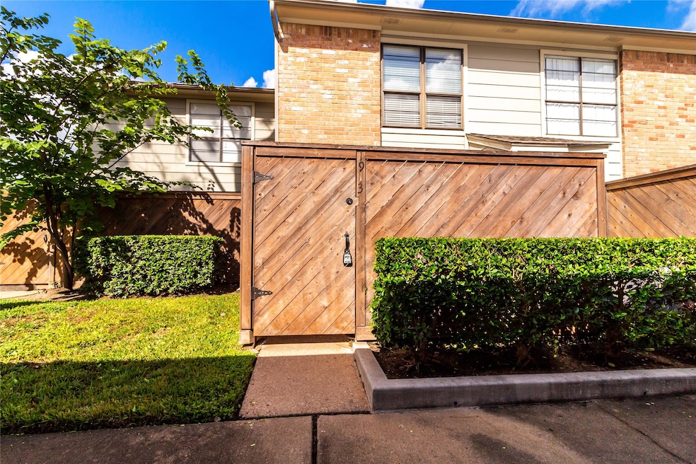 Beautiful updated town home in the heart of desira