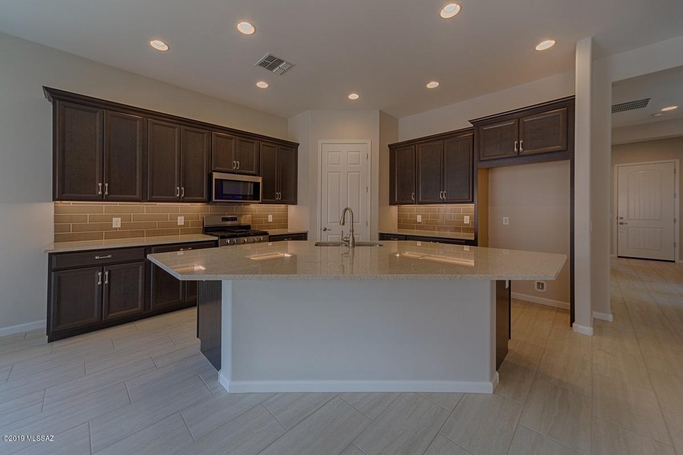 001_Kitchen