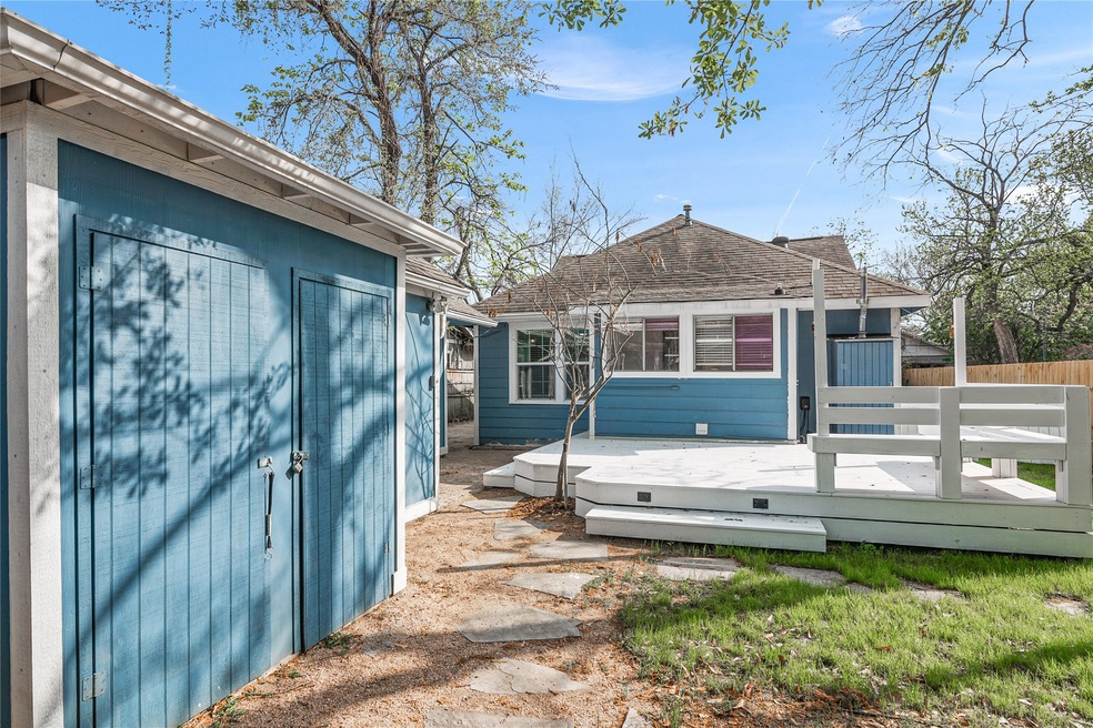 320 Coronado St unit B, Houston, TX 77009 - photo 1