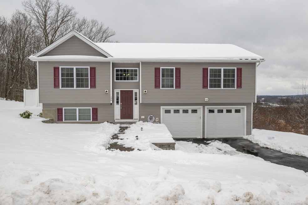 106 Shadybrook Ln, Waterbury, CT 06706 - photo 1