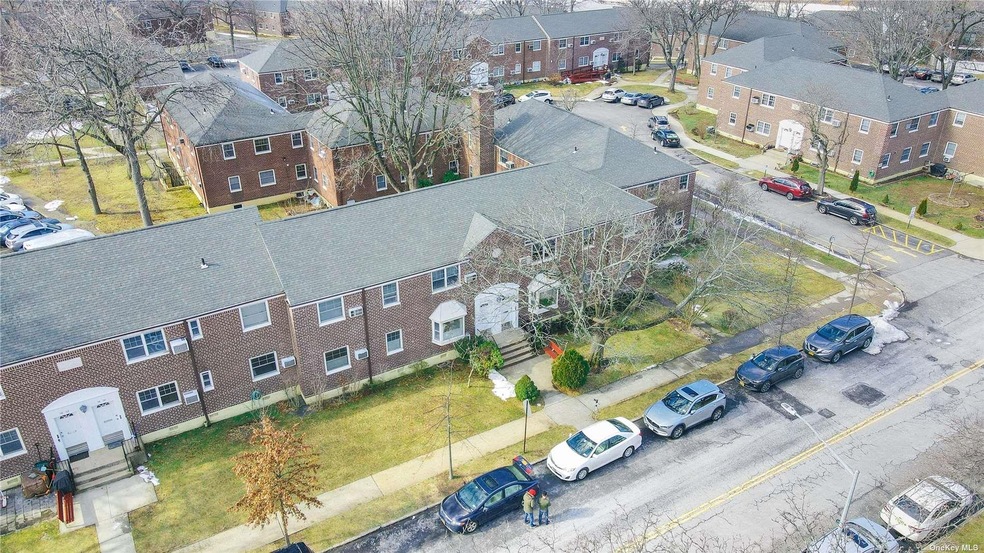 58-48 251st St unit 195, Little Neck, NY 11362 - photo 1