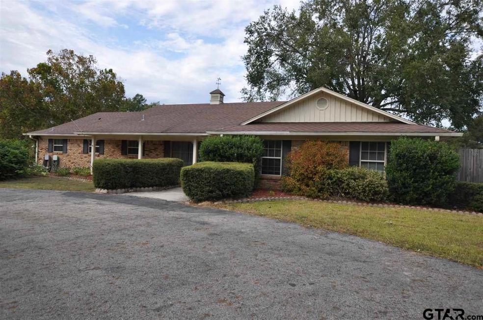 1302 1302 Jeff Davis Dr, Tyler, TX 75703 - photo 1