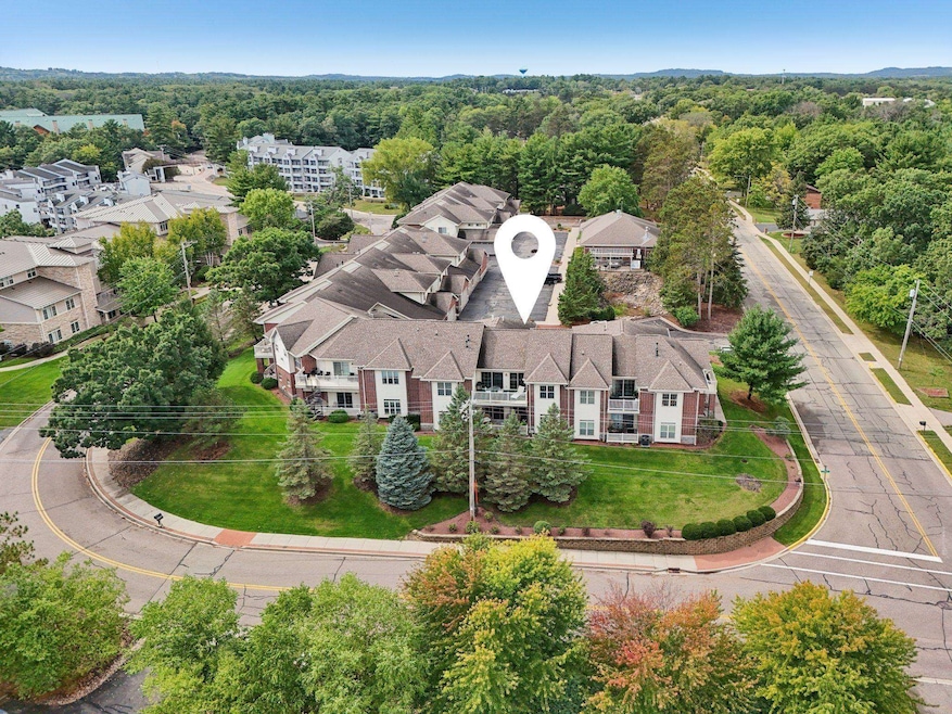 670 E Lake Ave unit 211, Wisconsin Dells, WI 53965 - photo 1