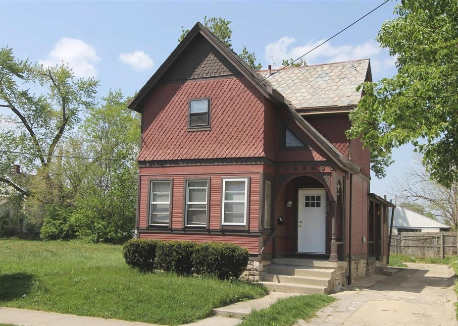 900 E mound St