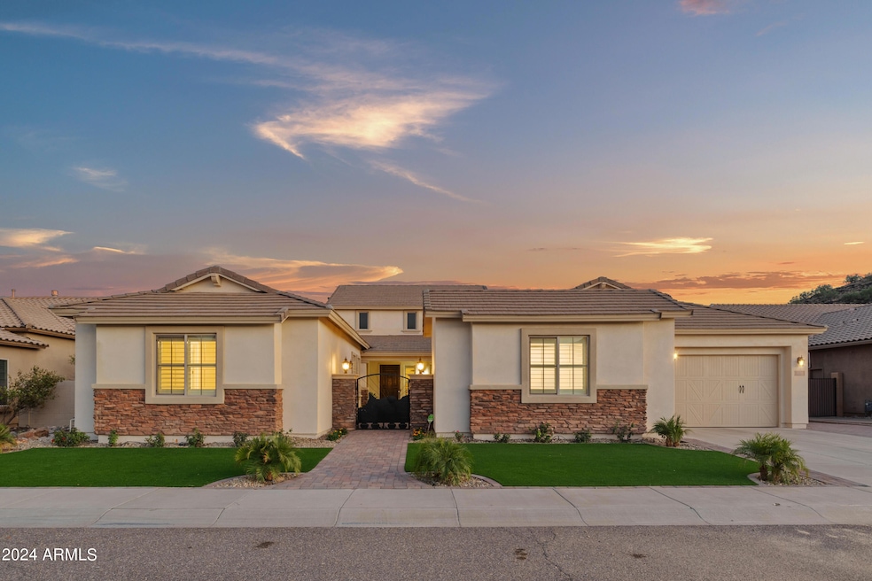 5833 W Desperado Way-002