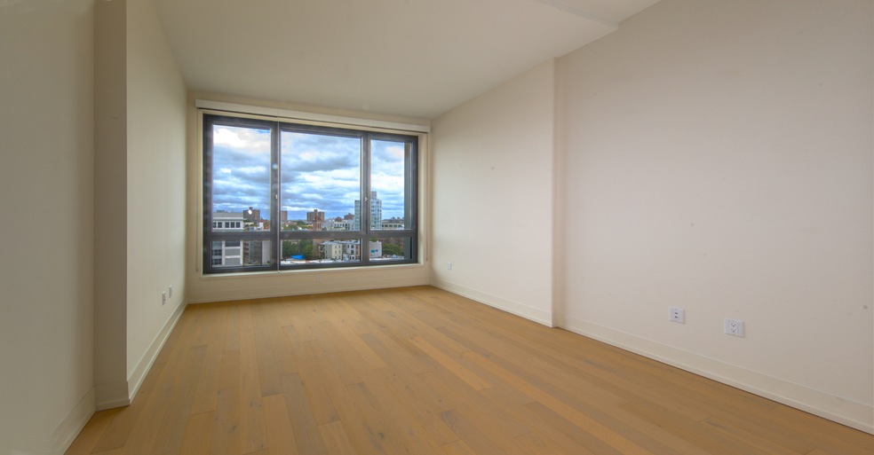 Sold $975,000 • Co-Listing Agent