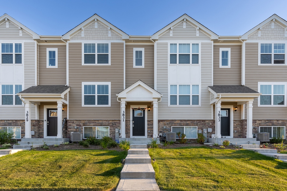 3831 Currant Ln, Elgin, IL 60124 - photo 1