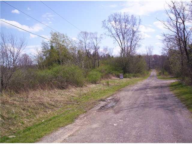 Land 750  of private Road frontage