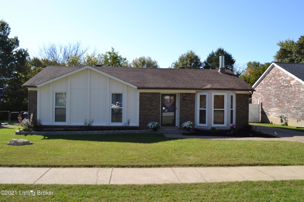 6814 Spourtland Dr, Louisville, KY 40228 - photo 1