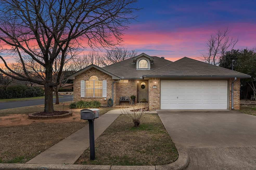 101 W Grothe St, Fredericksburg, TX 78624 - photo 1