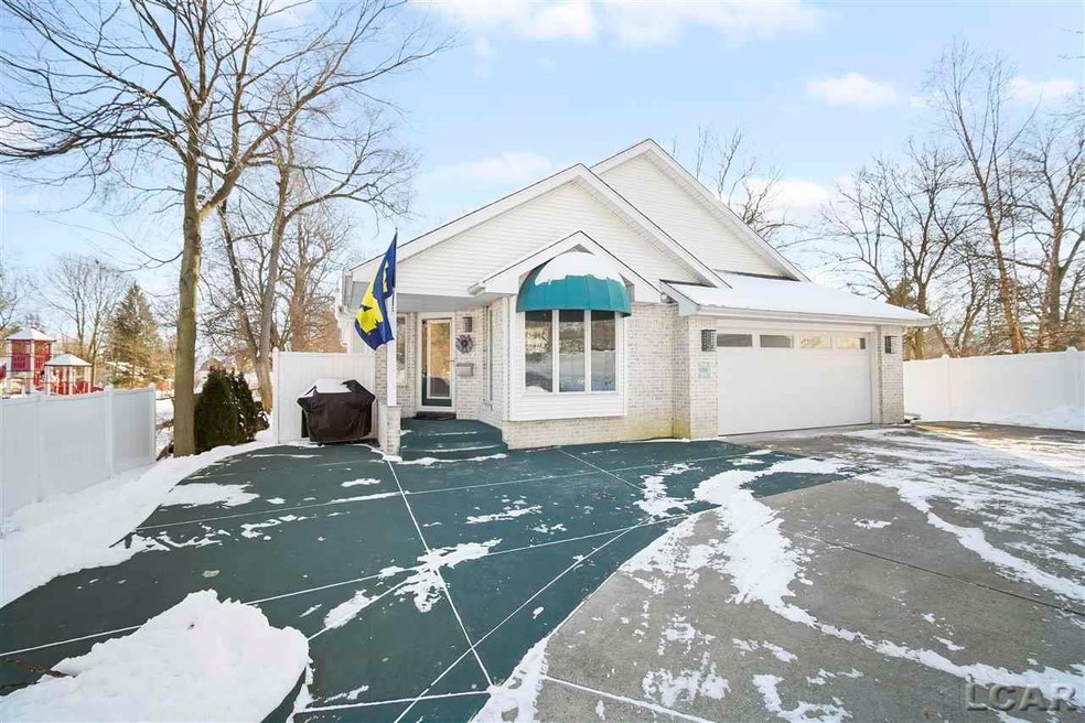 1105 Williams St, Adrian, MI 49221 - photo 1