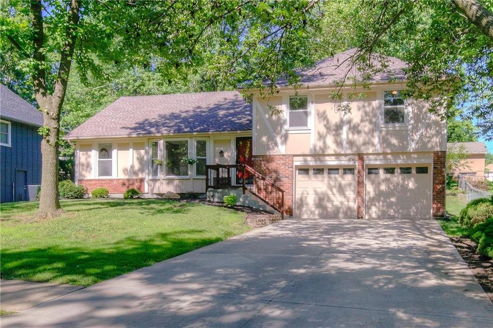 Great Curb Appeal!