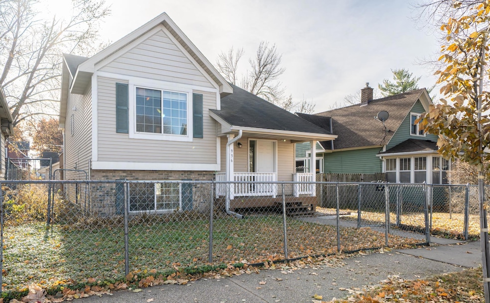 936 Thomas Ave, Saint Paul, MN 55104 - photo 1
