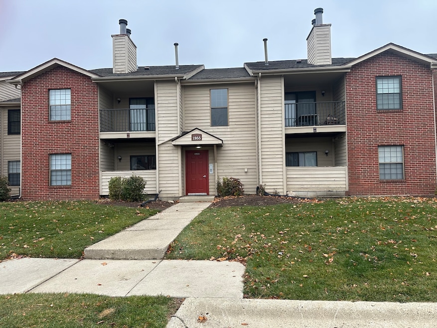 1955 N Hicks Rd unit 105, Palatine, IL 60074 - photo 1