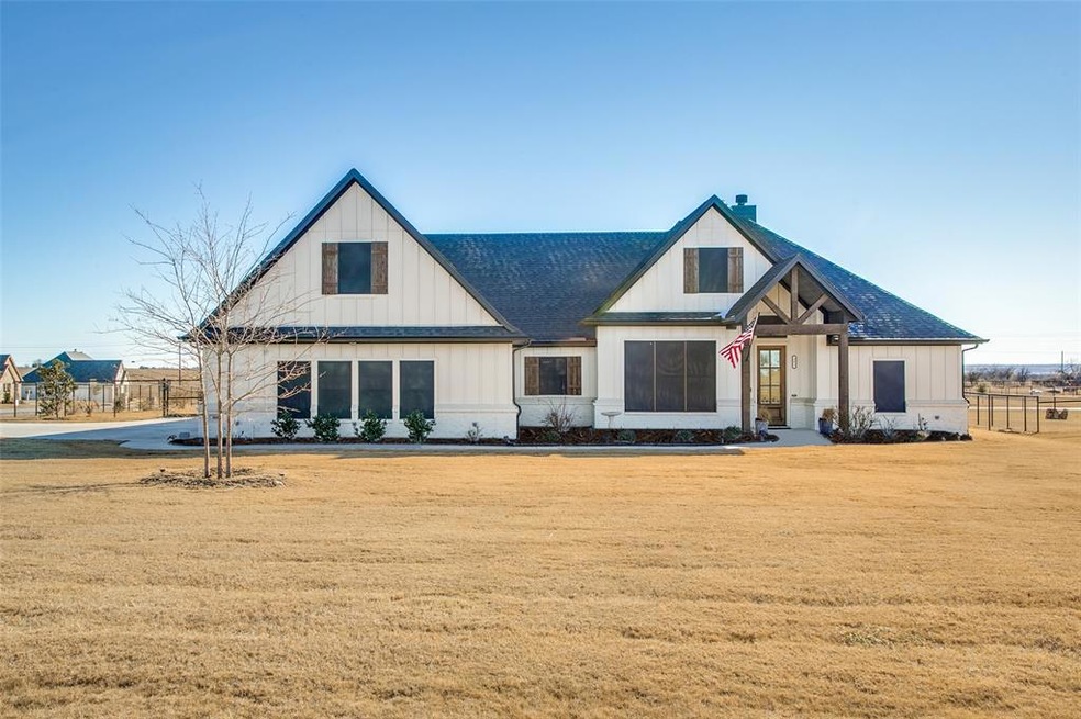 301 Palo Alto Dr, Springtown, TX 76082 - photo 1