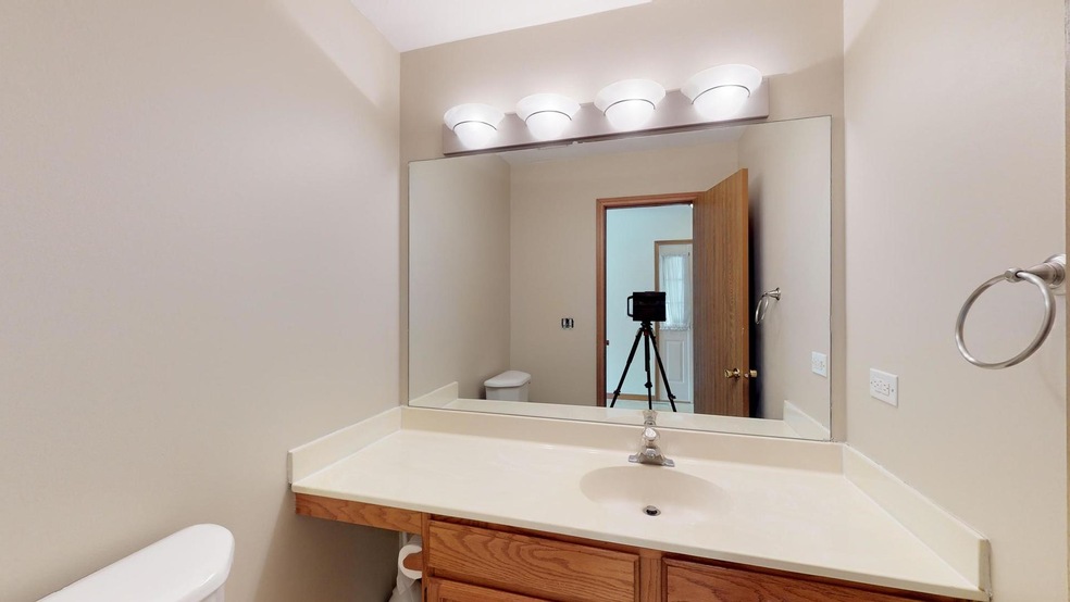 14 W Acorn Ln unit 1C, Lake In the Hills, IL 60156 - photo 1