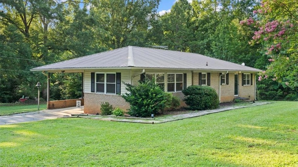 276 Jugtown Rd, Seagrove, NC 27341 - photo 1