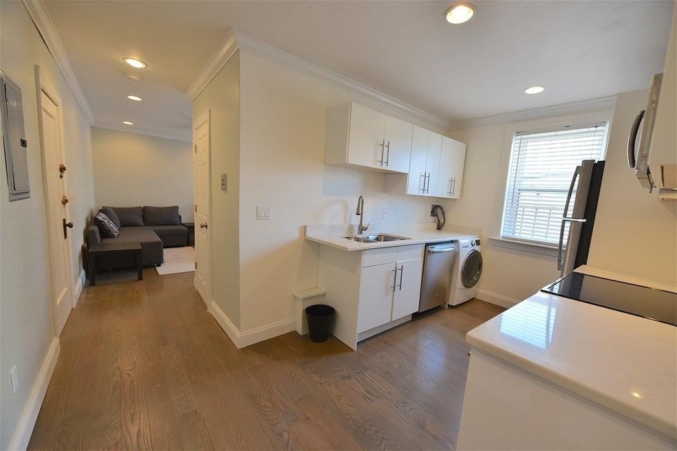 31 Queensberry St unit 21, Boston, MA 02215 - photo 1