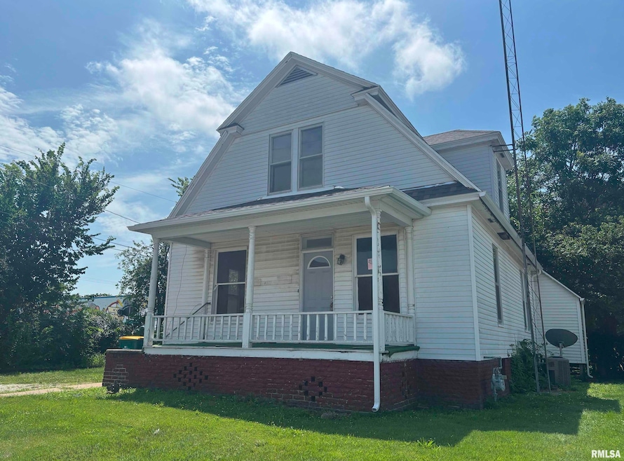 115 W Washington St, Macomb, IL 61455 - photo 1