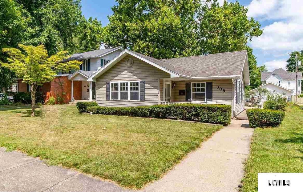 308 Peoria St, Lincoln, IL 62656 - photo 1