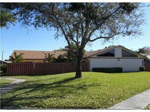 1211 Summit Place Cir unit A, West Palm Beach, FL 33415 - photo 1