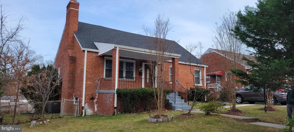 700 Somerset Place, Hyattsville, MD 20783 - photo 1