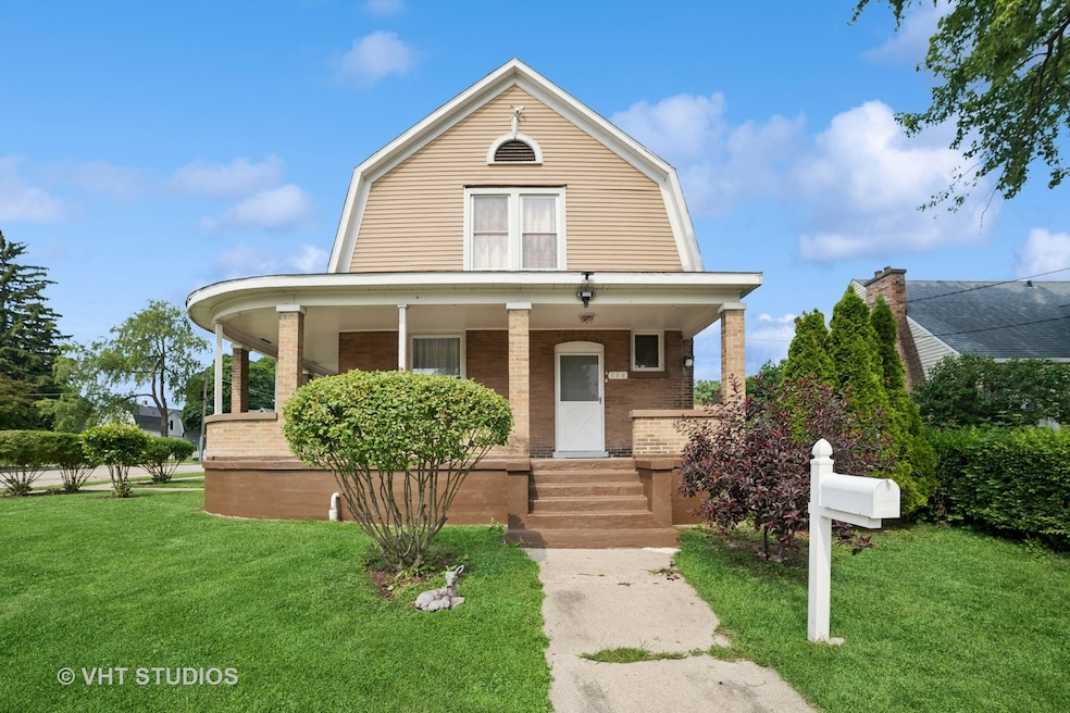 558 N Crystal St, Elgin, IL 60123 - photo 1