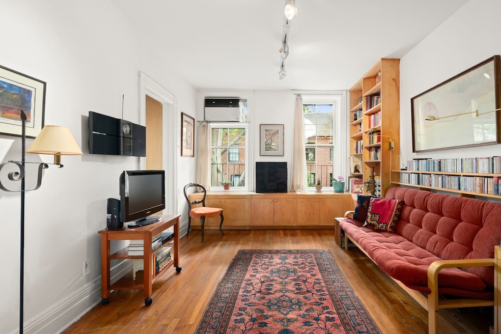 79 Perry St unit 3R, New York, NY 10014 - photo 1