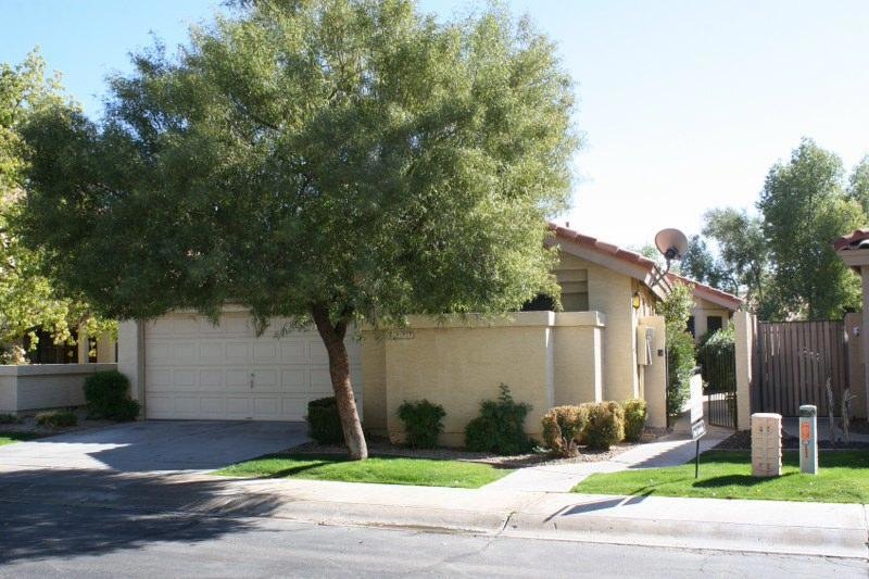 8877 S Myrtle Ave, Tempe, AZ 85284 - photo 1